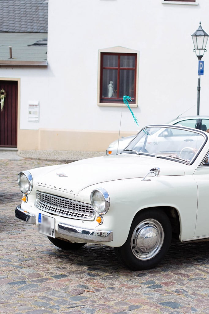 Das Brautauto und Autoschmuck - In den Hochzeitsfarben