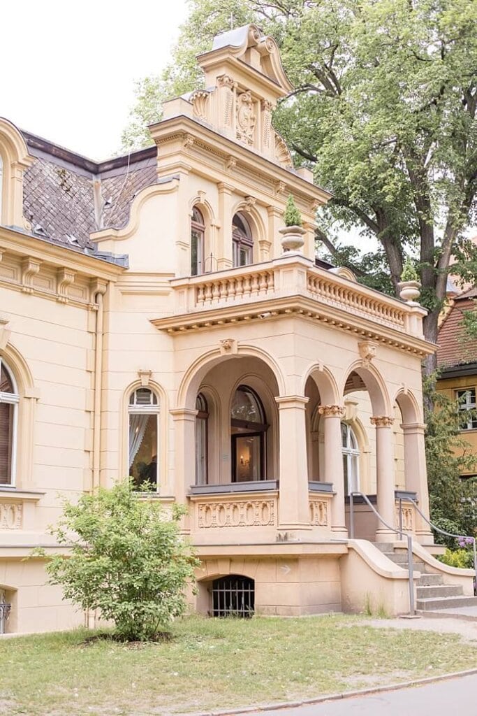 Außenaufnahme Gebäude der Hochzeitsvilla Berlin Zehlendorf