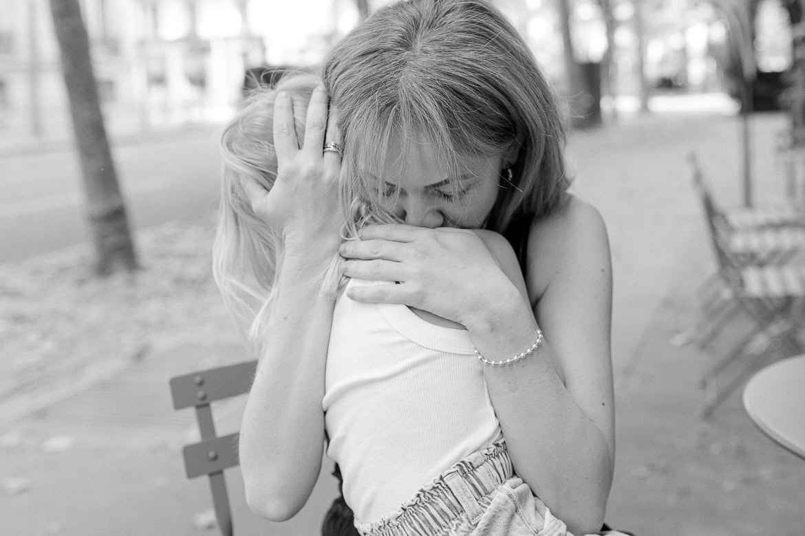 Entspannte Familien Bilder in den Straßen von Paris