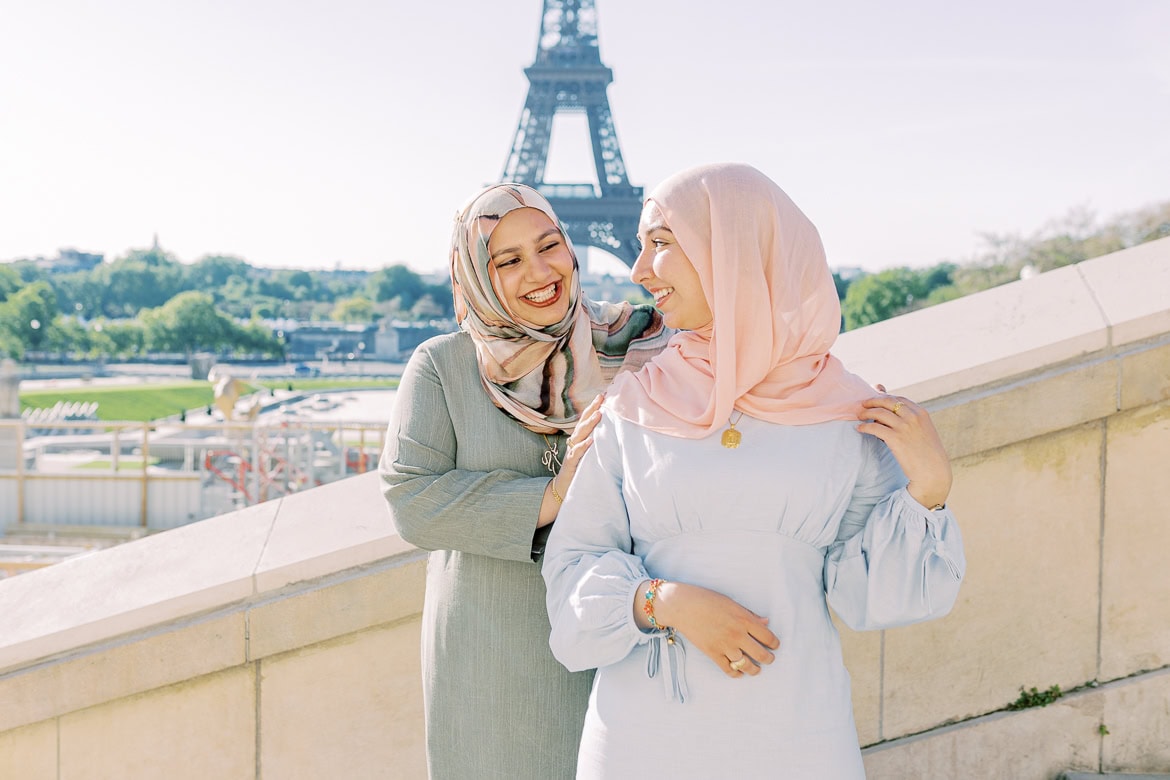 Freundinnen Session am Eiffelturm in Paris
