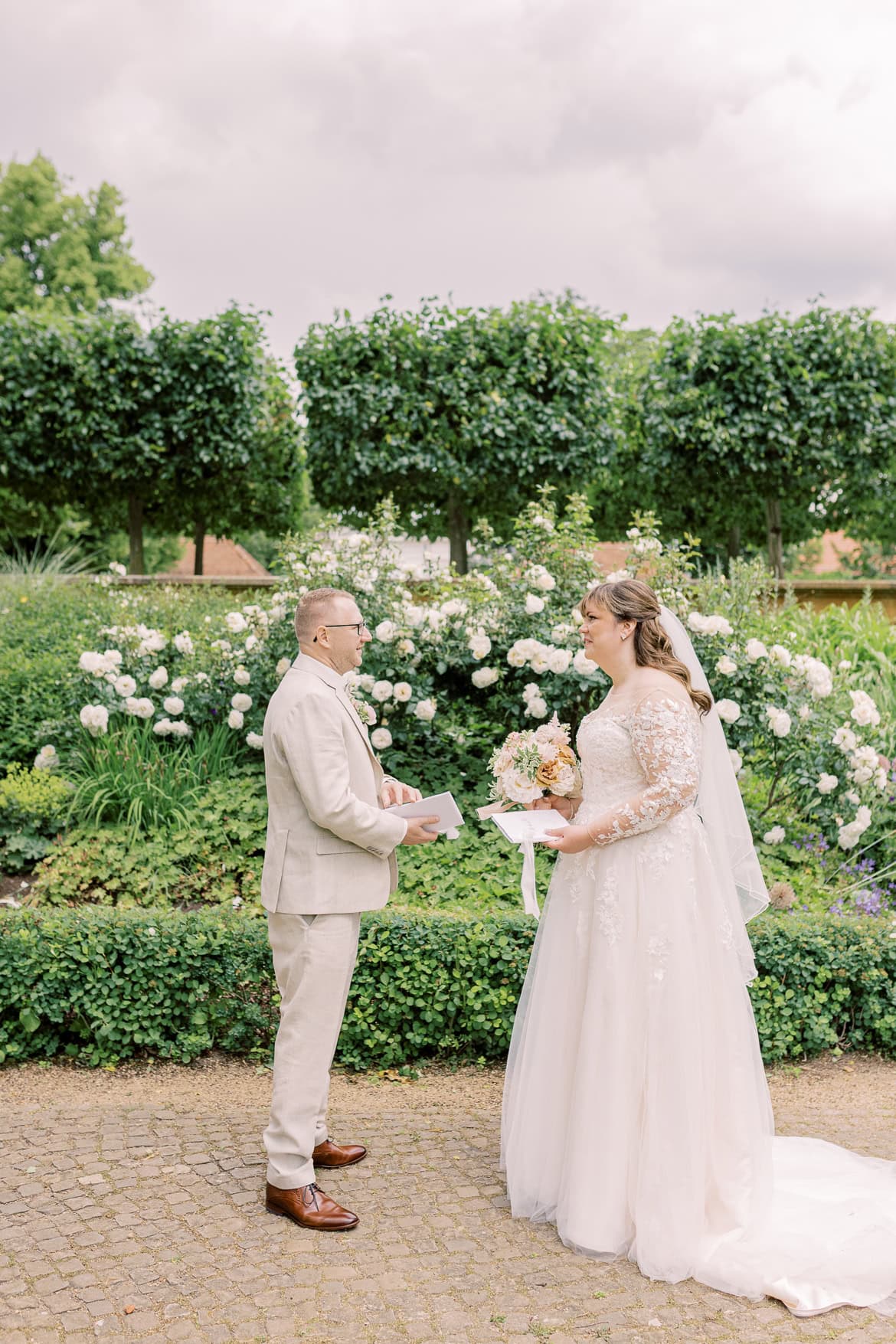 Kirchliche Trauung beim Schloss Köpenick mit Feier im Strandbad Wendenschloss Berlin Köpenick