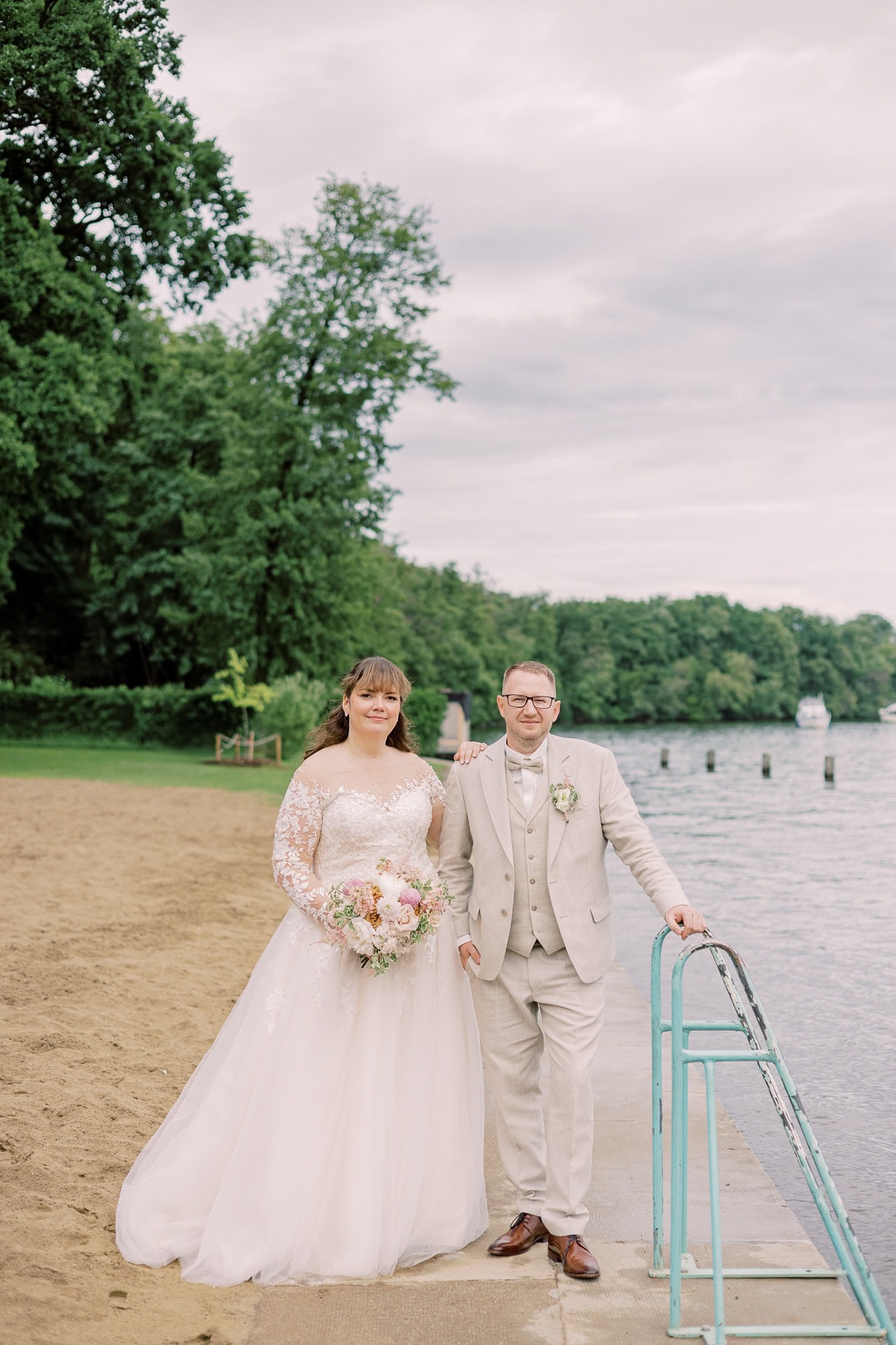 Kirchliche Trauung beim Schloss Köpenick mit Feier im Strandbad Wendenschloss Berlin Köpenick