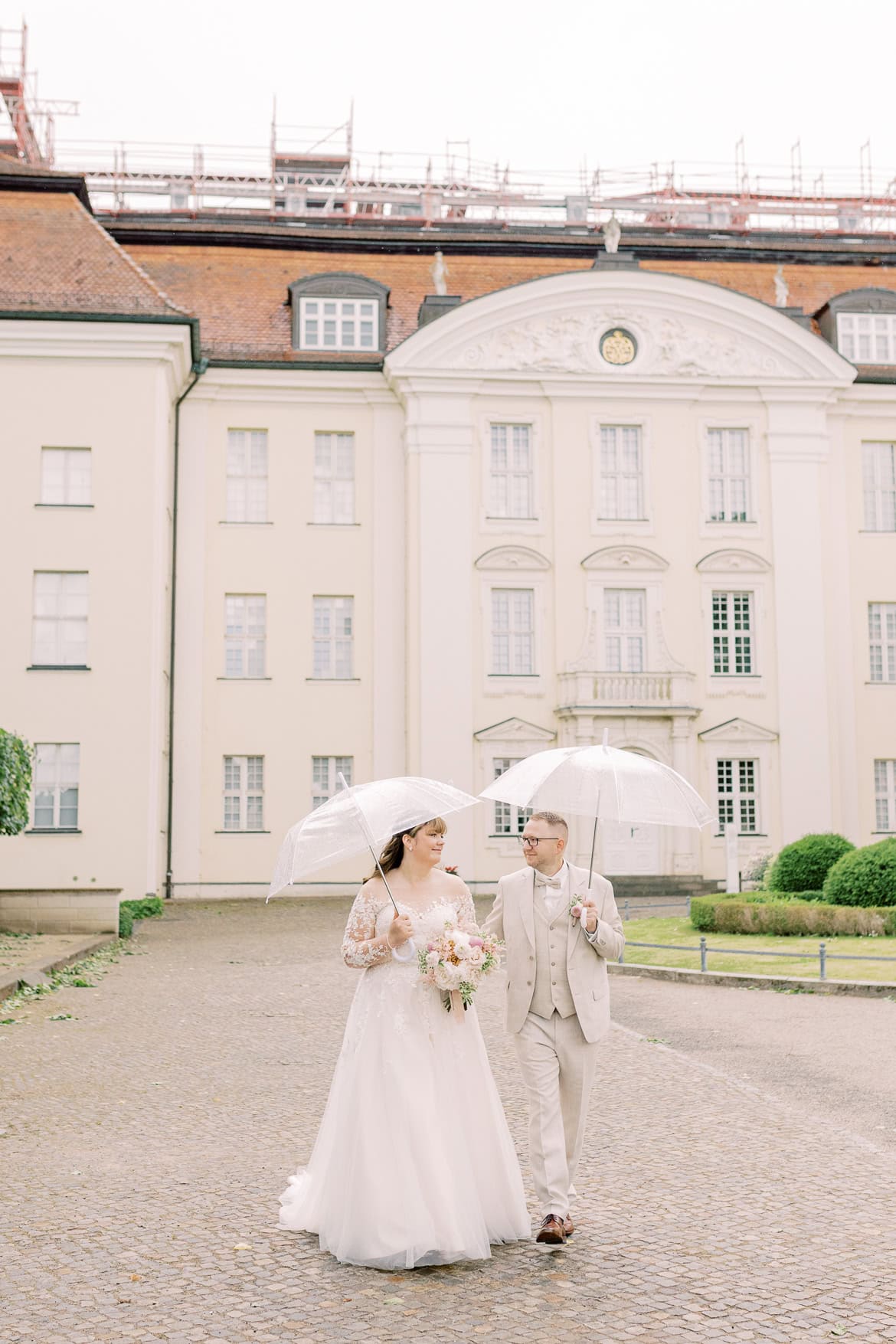 Kirchliche Trauung beim Schloss Köpenick mit Feier im Strandbad Wendenschloss Berlin Köpenick