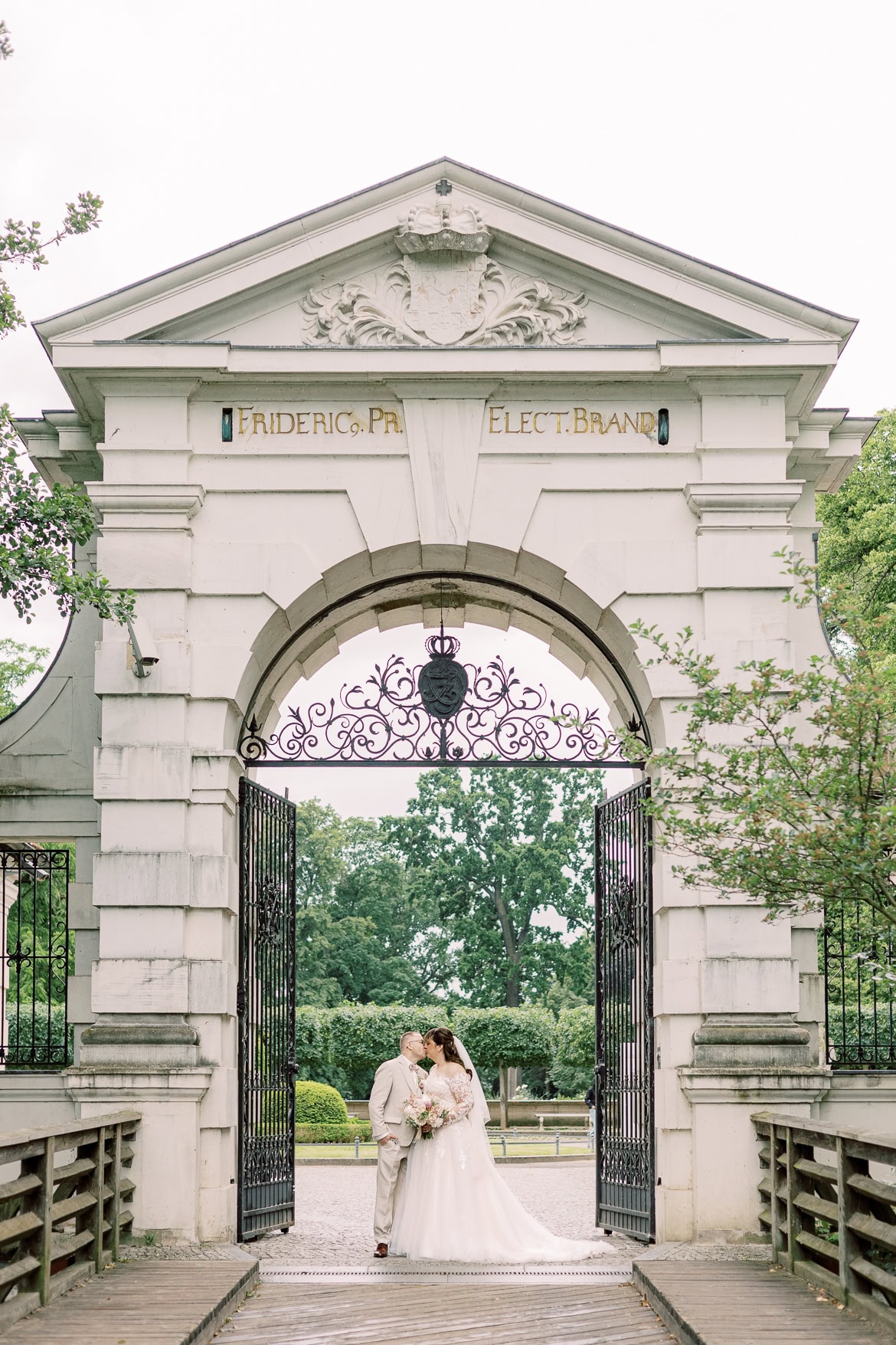 Kirchliche Trauung beim Schloss Köpenick mit Feier im Strandbad Wendenschloss Berlin Köpenick