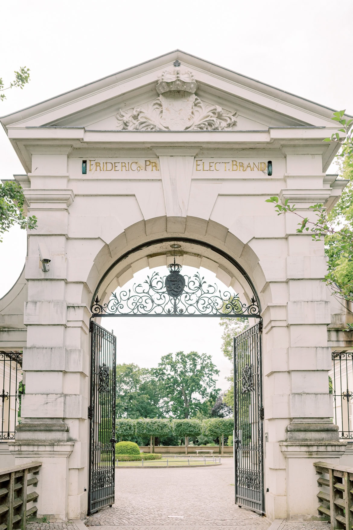 Kirchliche Trauung beim Schloss Köpenick mit Feier im Strandbad Wendenschloss Berlin Köpenick