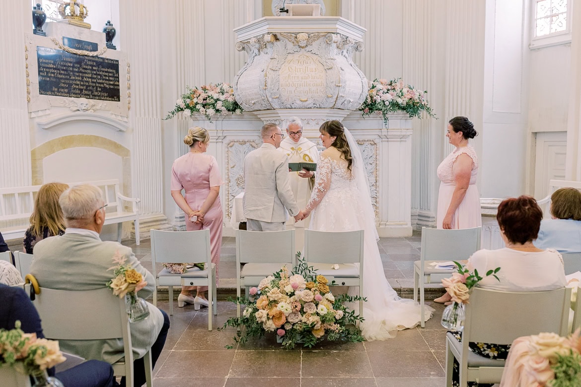 Kirchliche Trauung beim Schloss Köpenick mit Feier im Strandbad Wendenschloss Berlin Köpenick