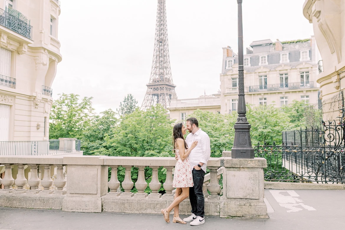 Pärchenfotos in Paris beim Eiffelturm