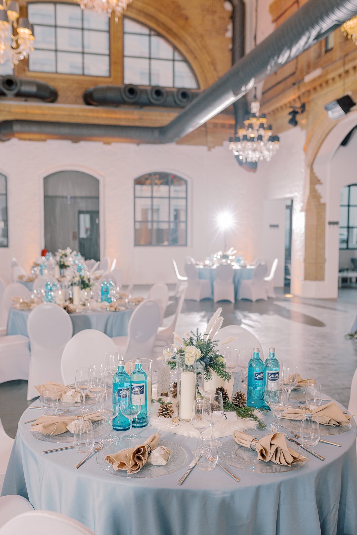 Winter Hochzeitsfeier in der Event Wartehalle Berlin Nordbahnhof