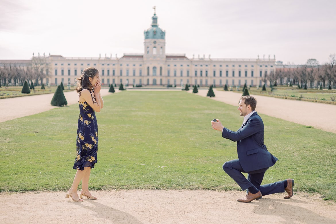 Überraschungs Heiratsantrag beim Schloss Charlottenburg Berlin