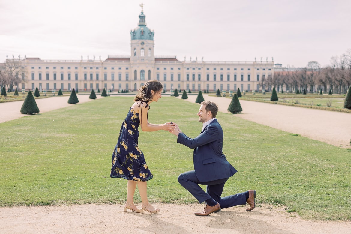 Überraschungs Heiratsantrag beim Schloss Charlottenburg Berlin