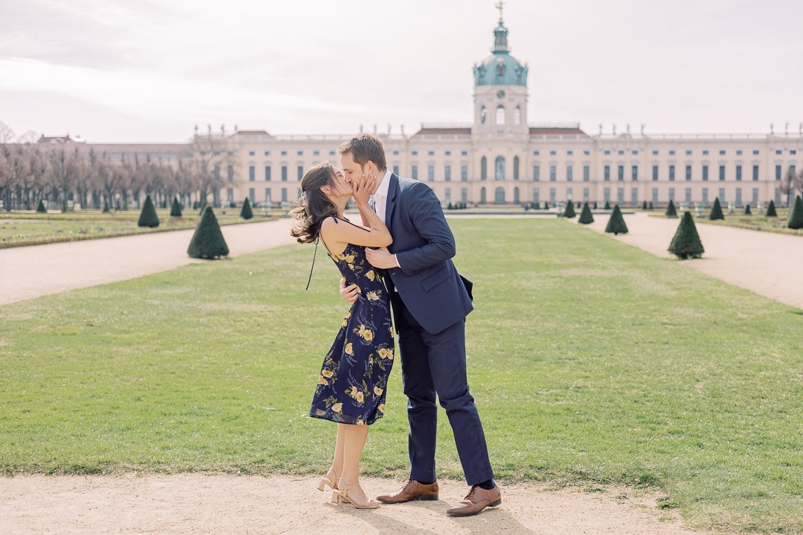 Überraschungs Heiratsantrag beim Schloss Charlottenburg Berlin