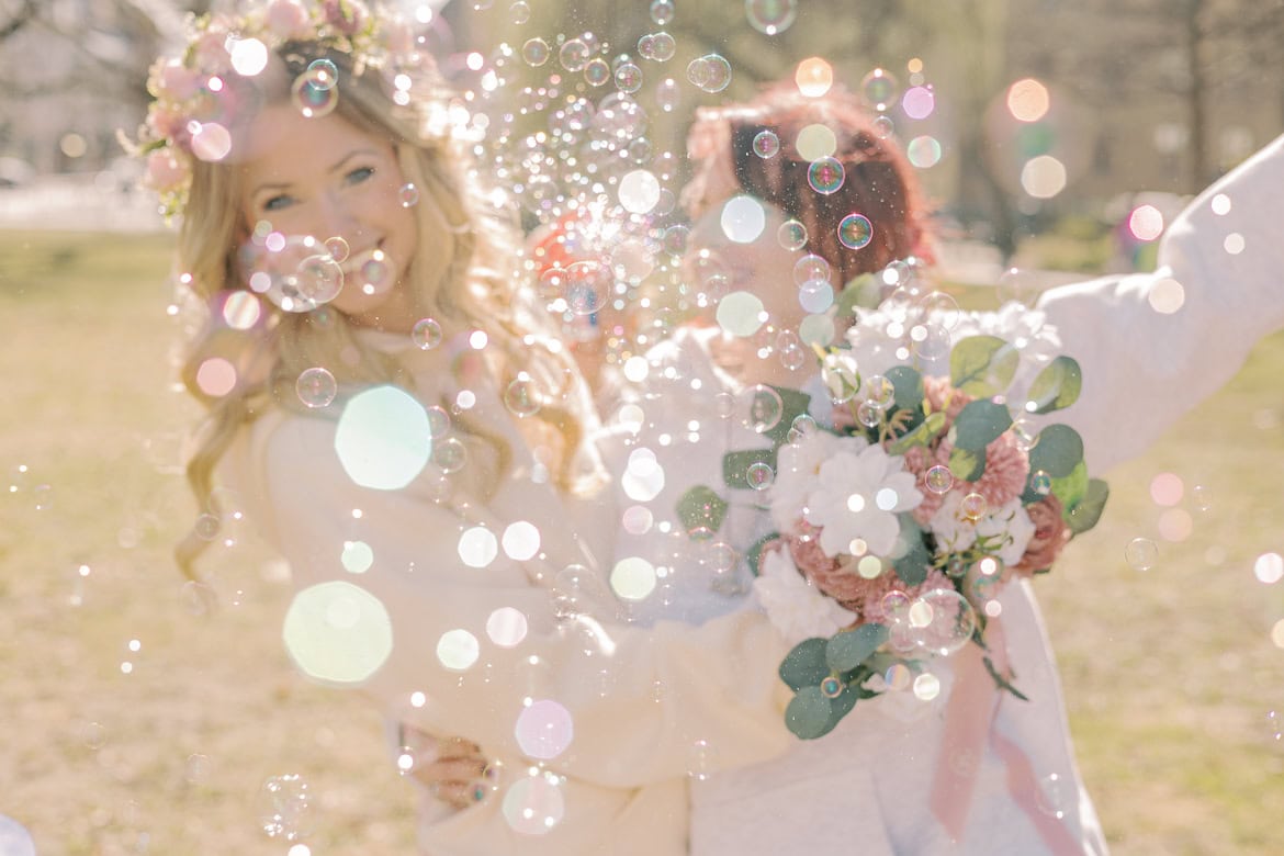 Gemütliche Jogginganzug Trauung in der Hochzeitsvilla Berlin Zehlendorf