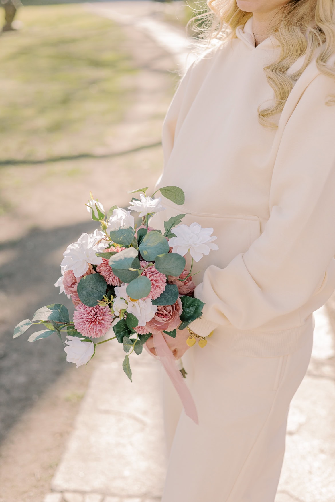Gemütliche Jogginganzug Trauung in der Hochzeitsvilla Berlin Zehlendorf