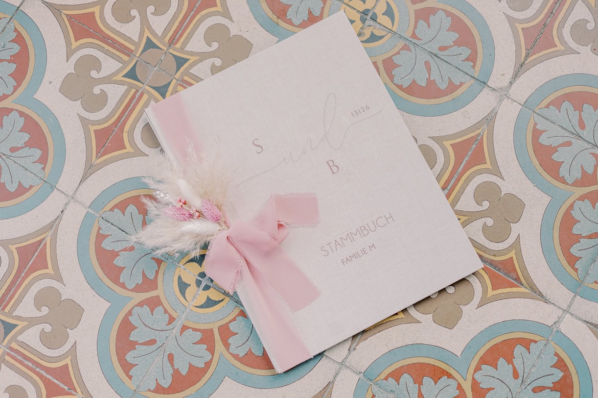 Gemütliche Jogginganzug Trauung in der Hochzeitsvilla Berlin Zehlendorf