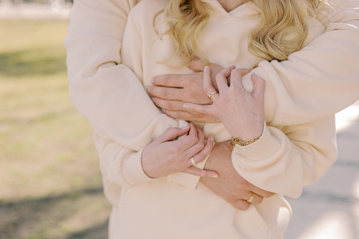 Gemütliche Jogginganzug Trauung in der Hochzeitsvilla Berlin Zehlendorf