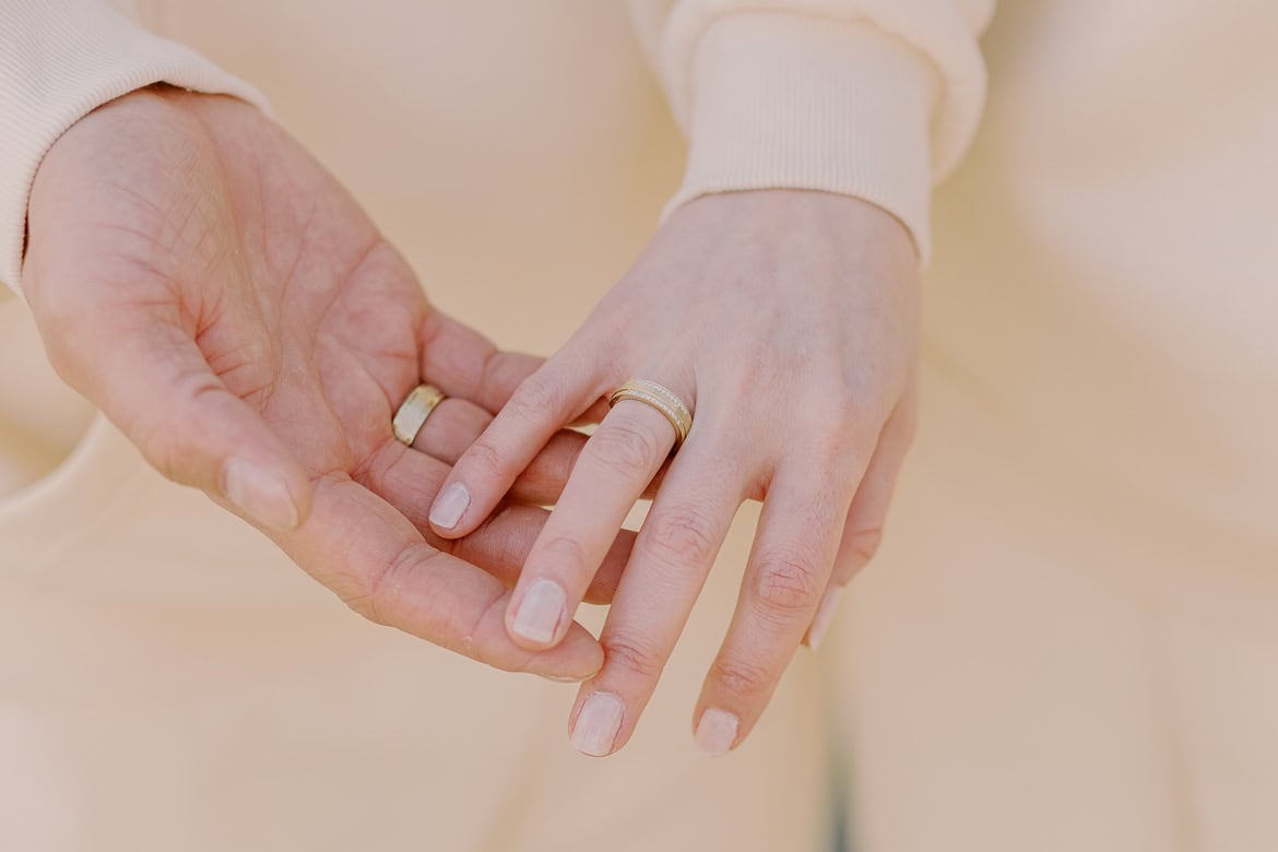 Gemütliche Jogginganzug Trauung in der Hochzeitsvilla Berlin Zehlendorf