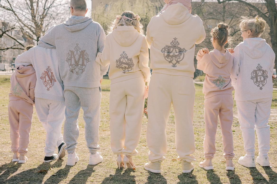 Gemütliche Jogginganzug Trauung in der Hochzeitsvilla Berlin Zehlendorf