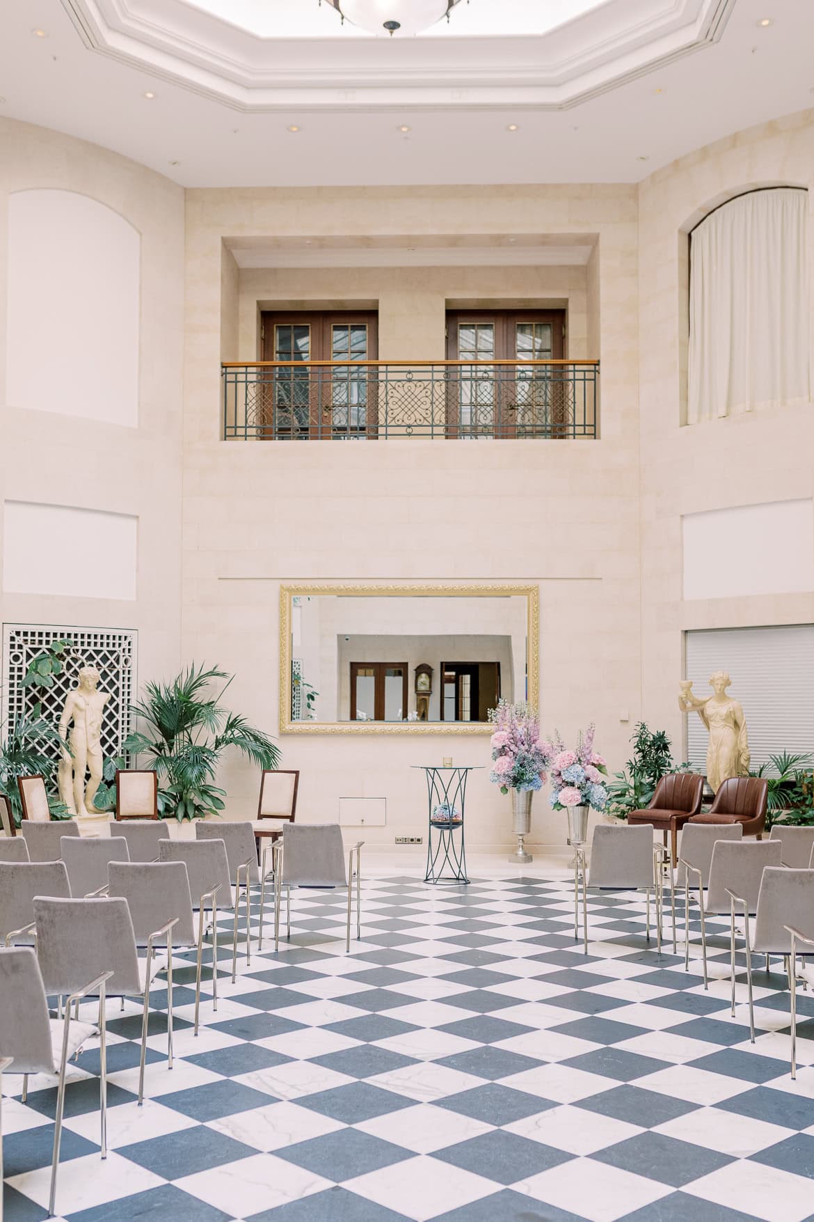 Elegante Berlin Hochzeit im Hotel Adlon Kempinski mit Feier im China Club