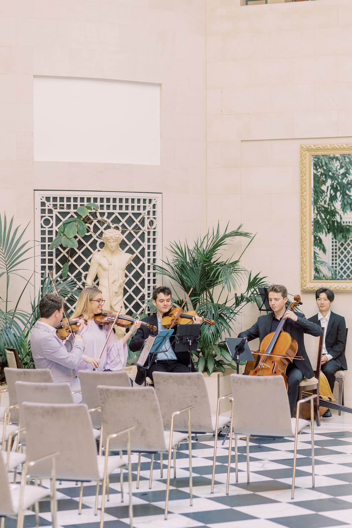 Elegante Berlin Hochzeit im Hotel Adlon Kempinski mit Feier im China Club