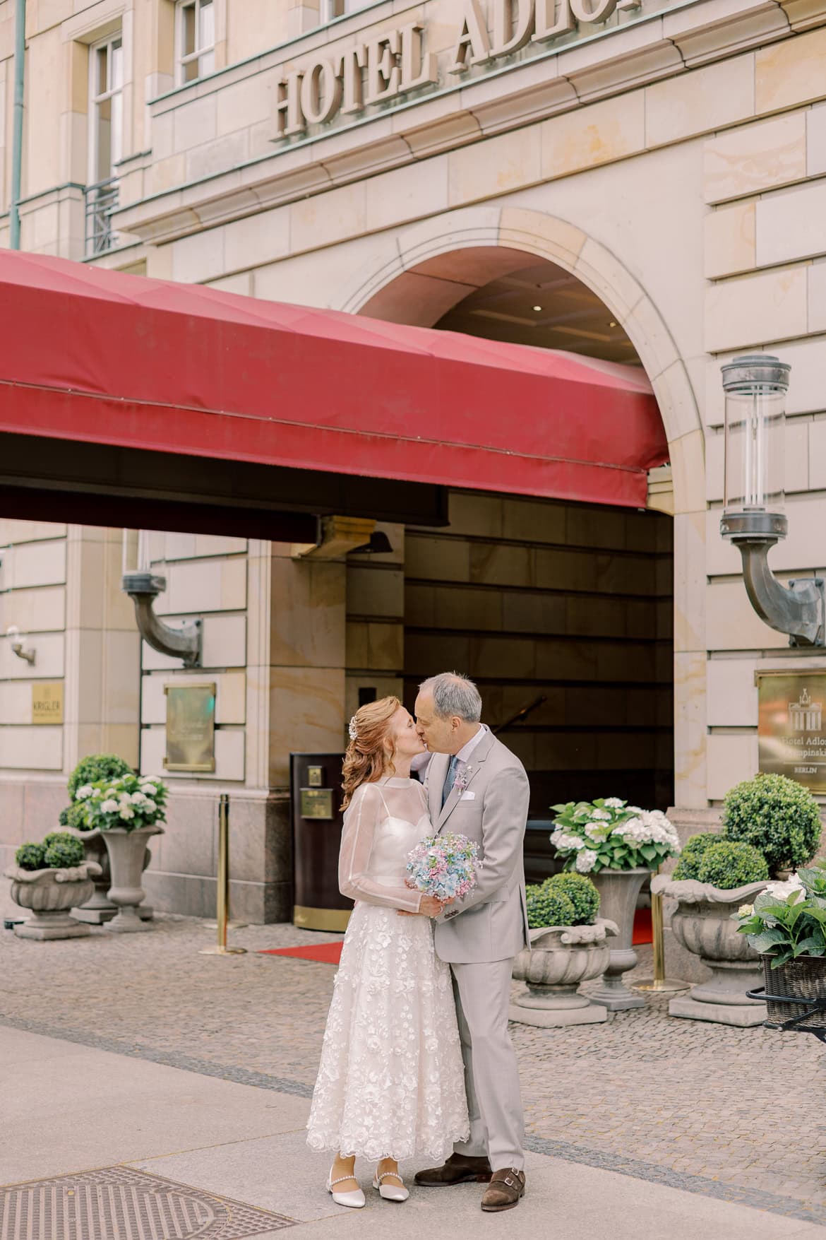 Elegante Berlin Hochzeit im Hotel Adlon Kempinski mit Feier im China Club