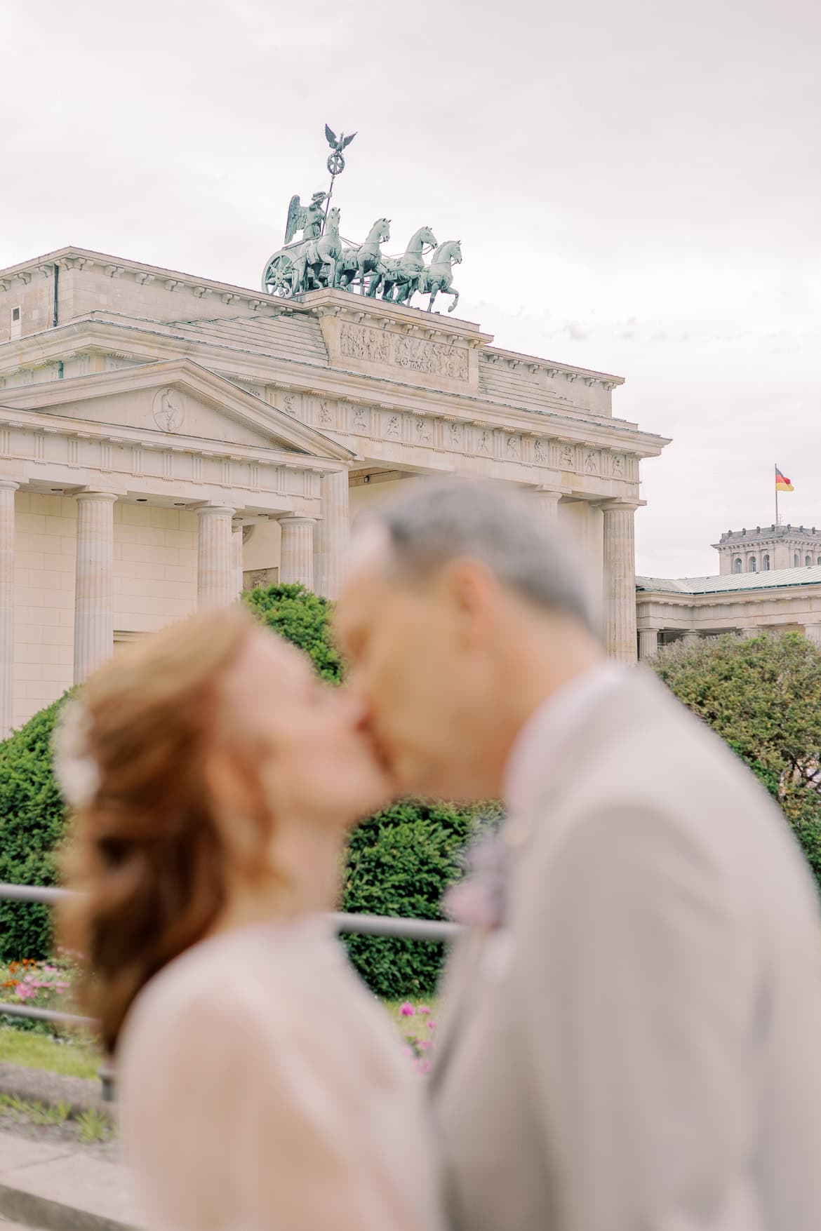 Elegante Berlin Hochzeit im Hotel Adlon Kempinski mit Feier im China Club
