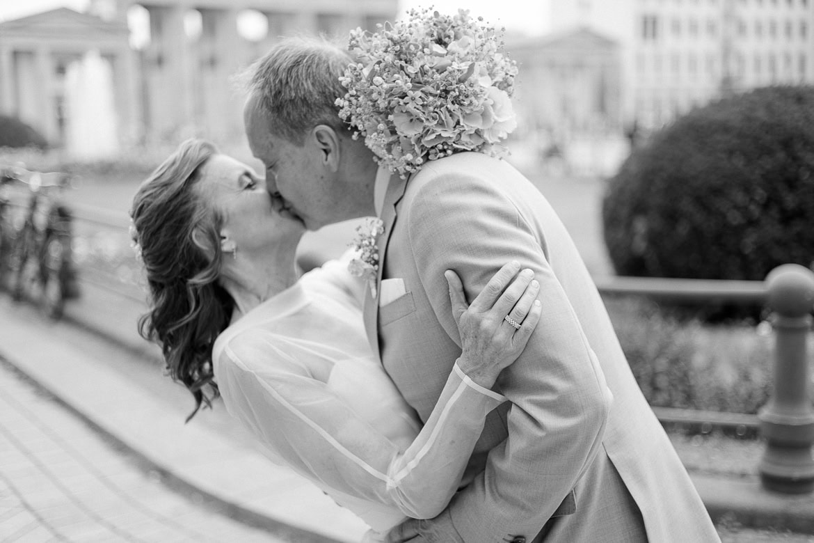 Elegante Berlin Hochzeit im Hotel Adlon Kempinski mit Feier im China Club
