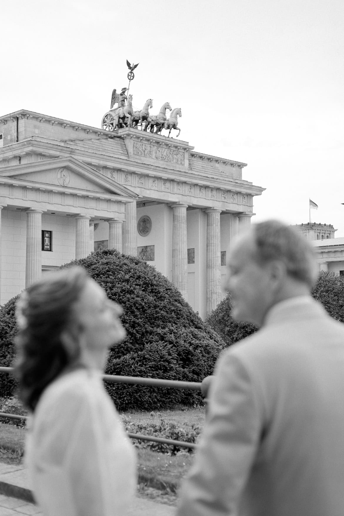Elegante Berlin Hochzeit im Hotel Adlon Kempinski mit Feier im China Club