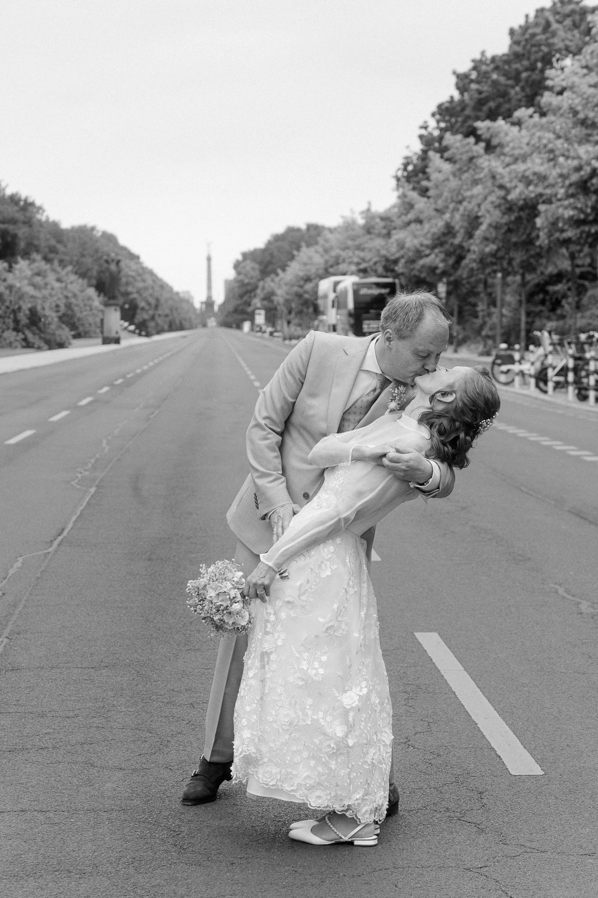 Elegante Berlin Hochzeit im Hotel Adlon Kempinski mit Feier im China Club