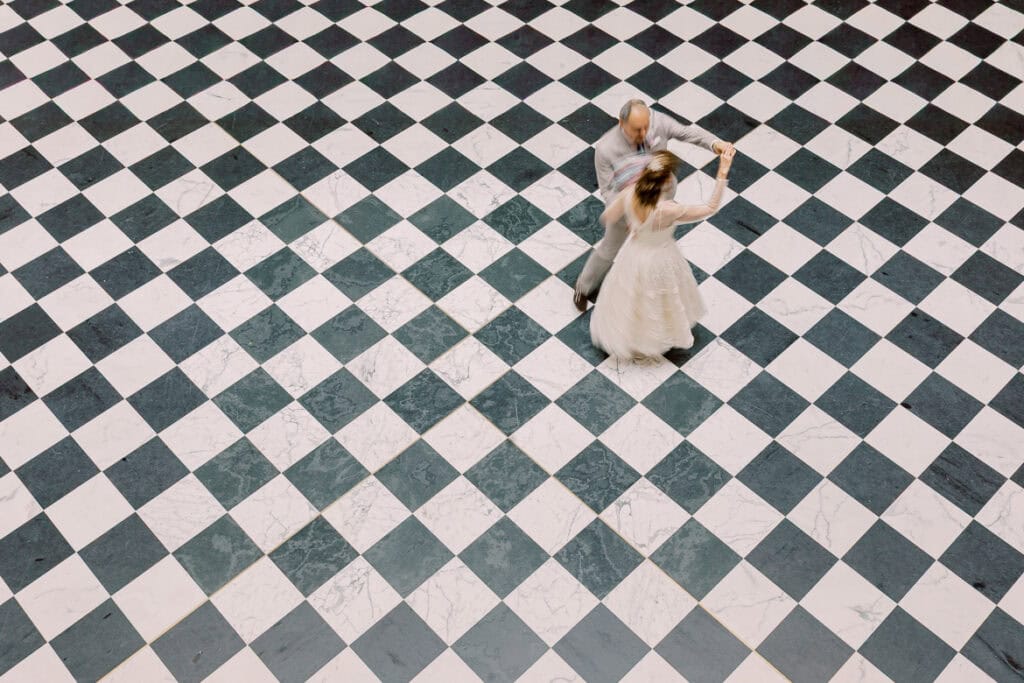 Elegante Berlin Hochzeit im Hotel Adlon Kempinski mit Feier im China Club