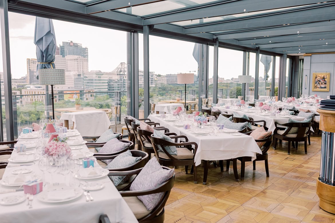 Elegante Berlin Hochzeit im Hotel Adlon Kempinski mit Feier im China Club