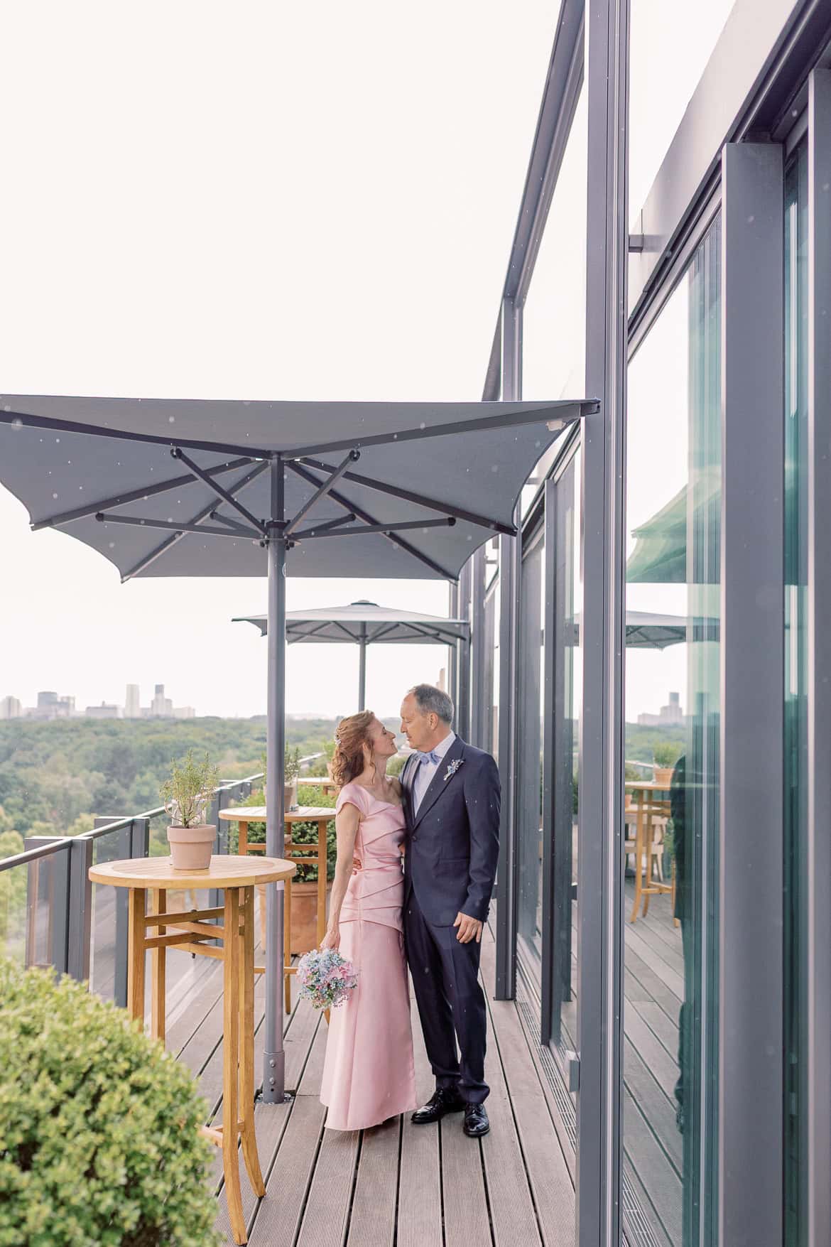Elegante Berlin Hochzeit im Hotel Adlon Kempinski mit Feier im China Club