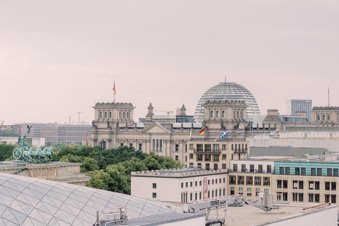 Elegante Berlin Hochzeit im Hotel Adlon Kempinski mit Feier im China Club