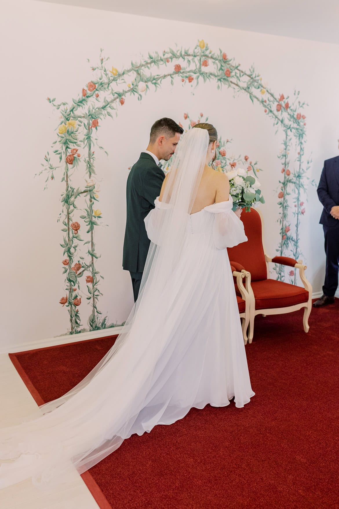 Sommer Hochzeit in der Altstadt Teltow mit romantischem First Look