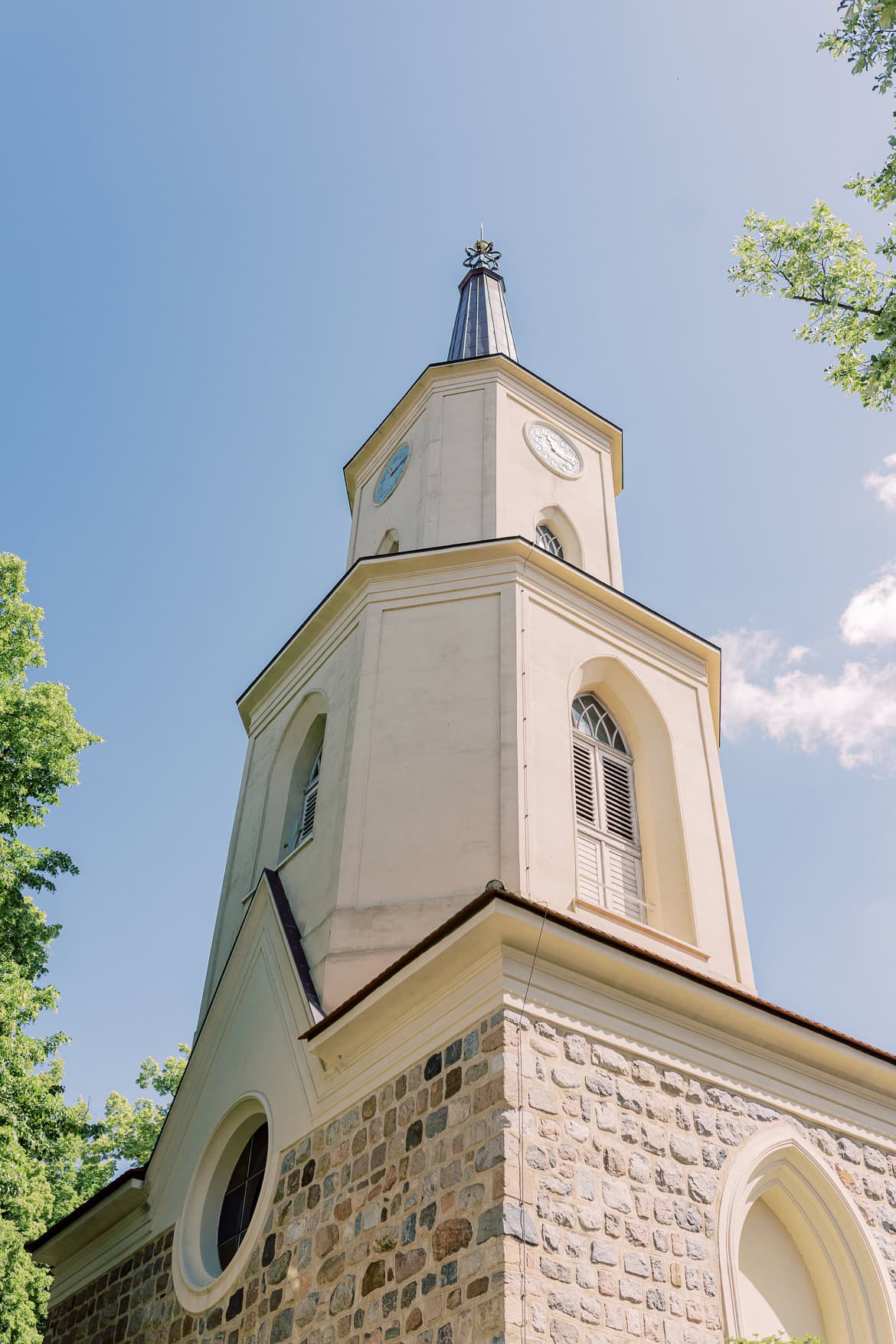 Sommer Hochzeit in der Altstadt Teltow mit romantischem First Look