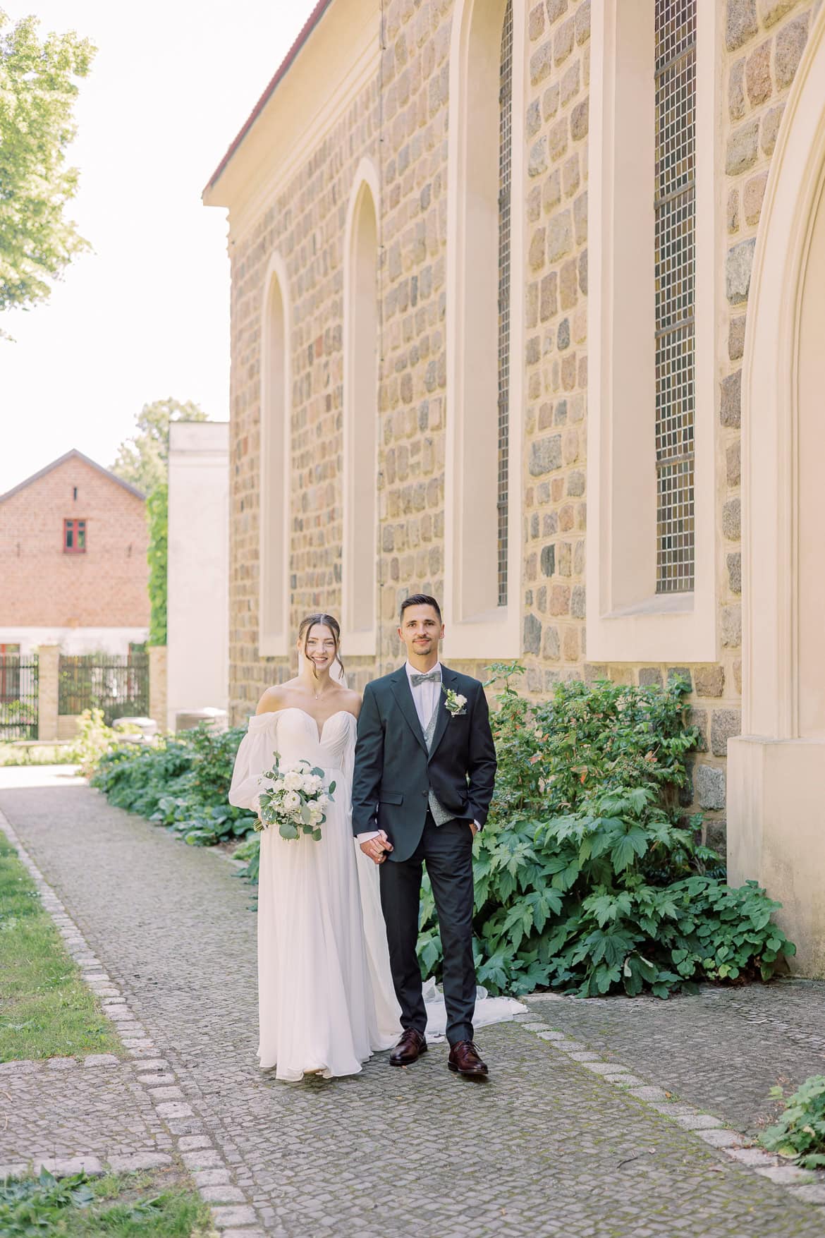 Sommer Hochzeit in der Altstadt Teltow mit romantischem First Look