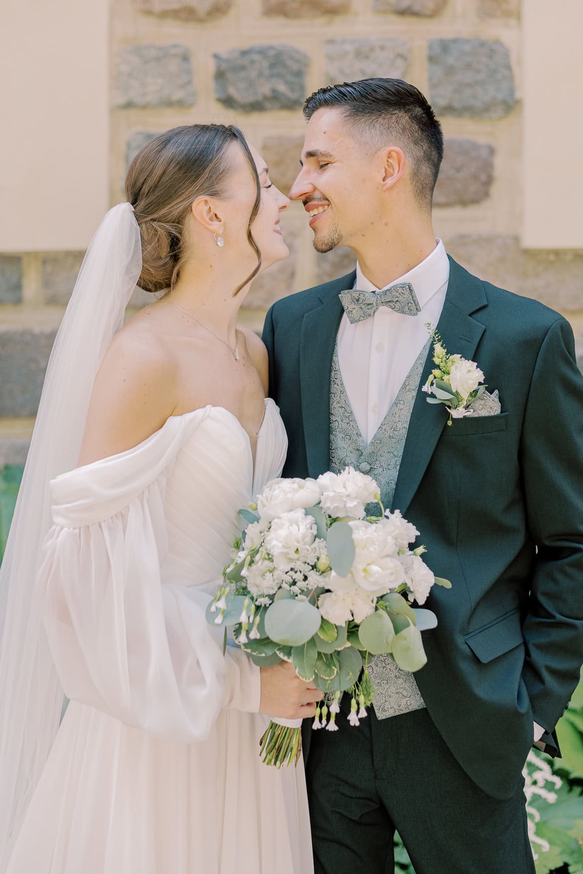 Sommer Hochzeit in der Altstadt Teltow mit romantischem First Look