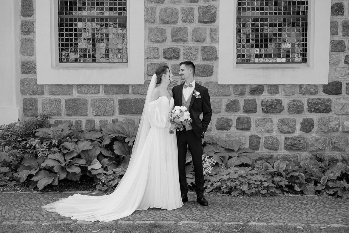 Sommer Hochzeit in der Altstadt Teltow mit romantischem First Look
