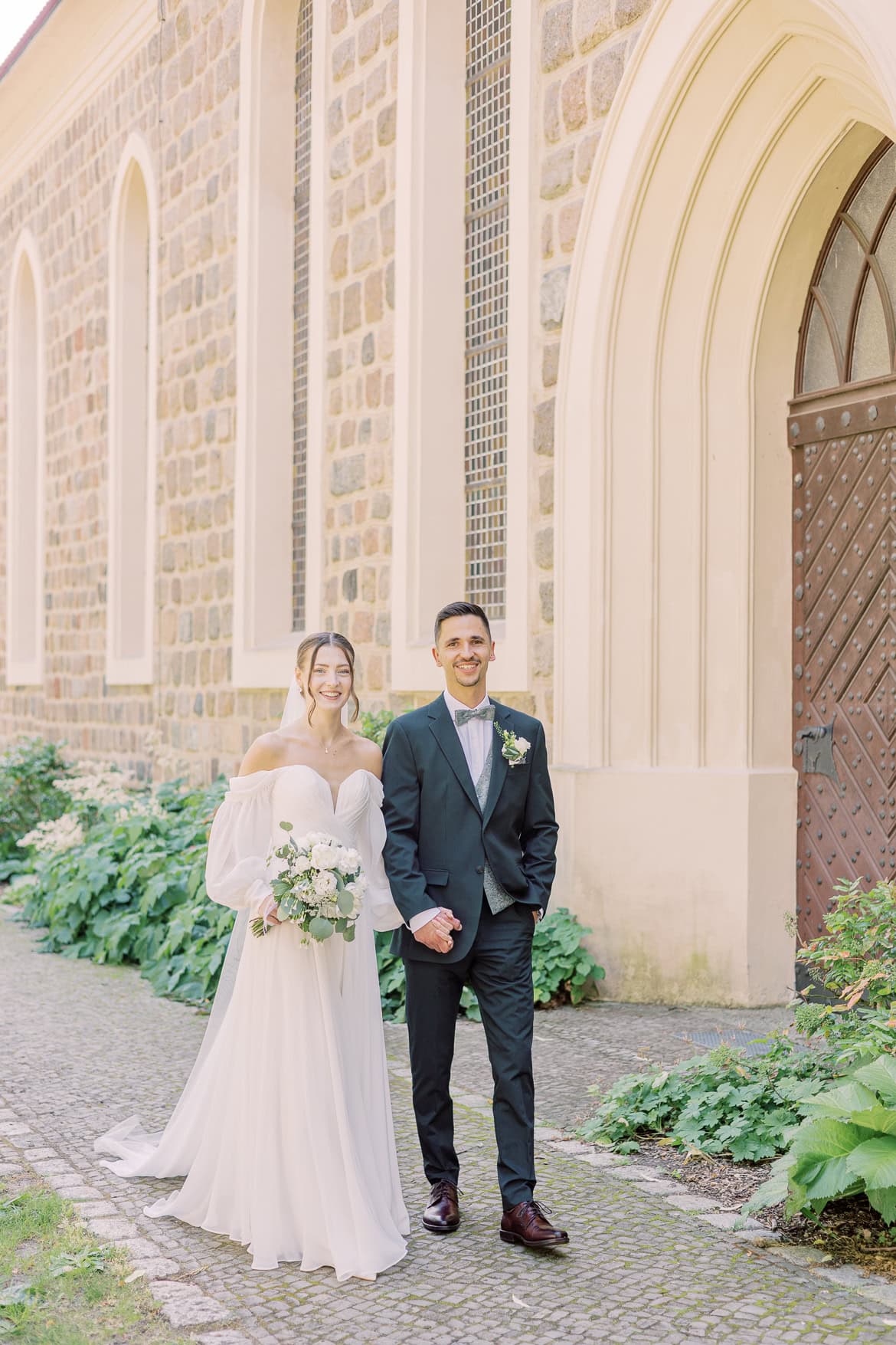 Sommer Hochzeit in der Altstadt Teltow mit romantischem First Look
