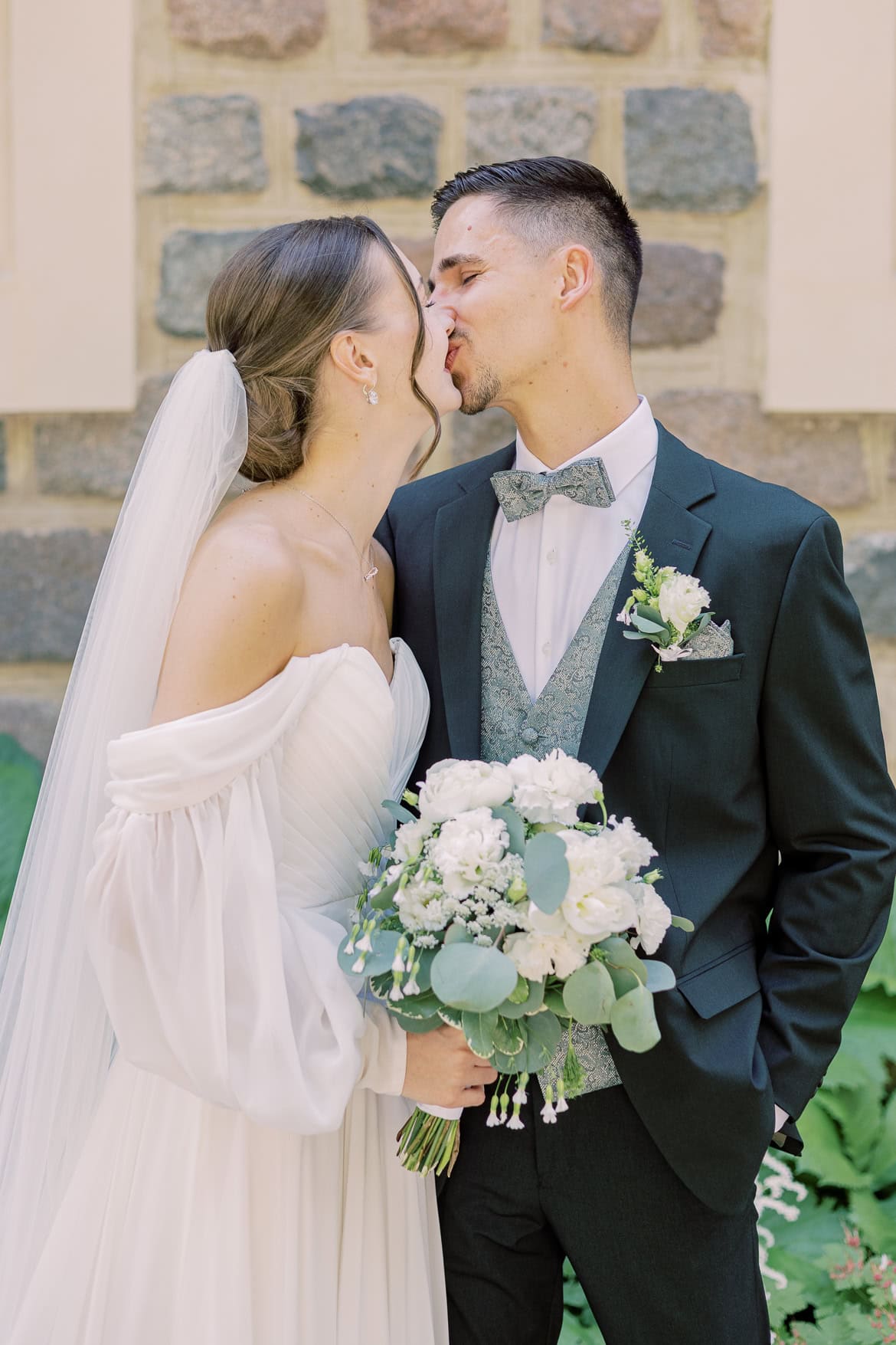 Sommer Hochzeit in der Altstadt Teltow mit romantischem First Look