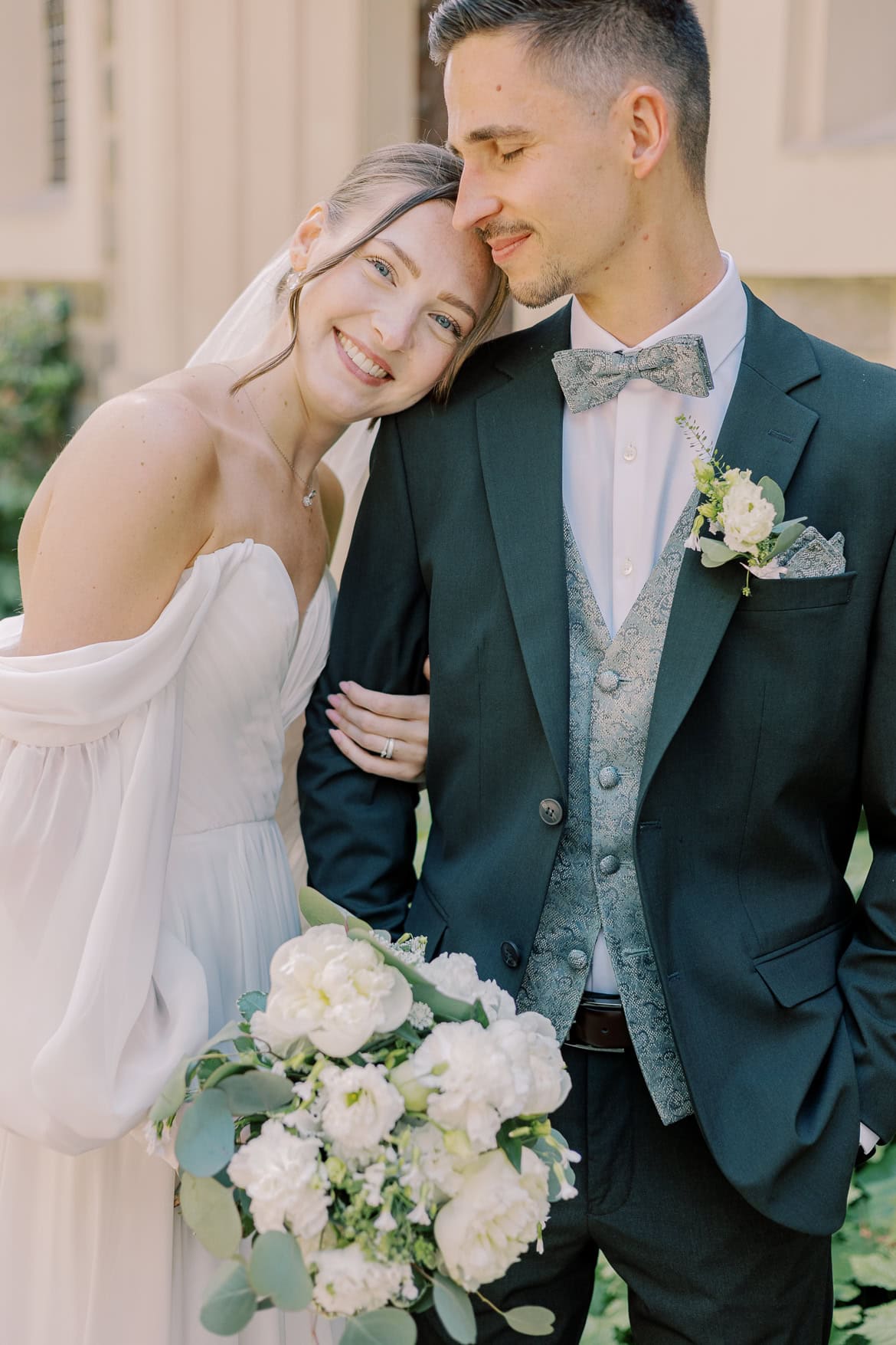 Sommer Hochzeit in der Altstadt Teltow mit romantischem First Look