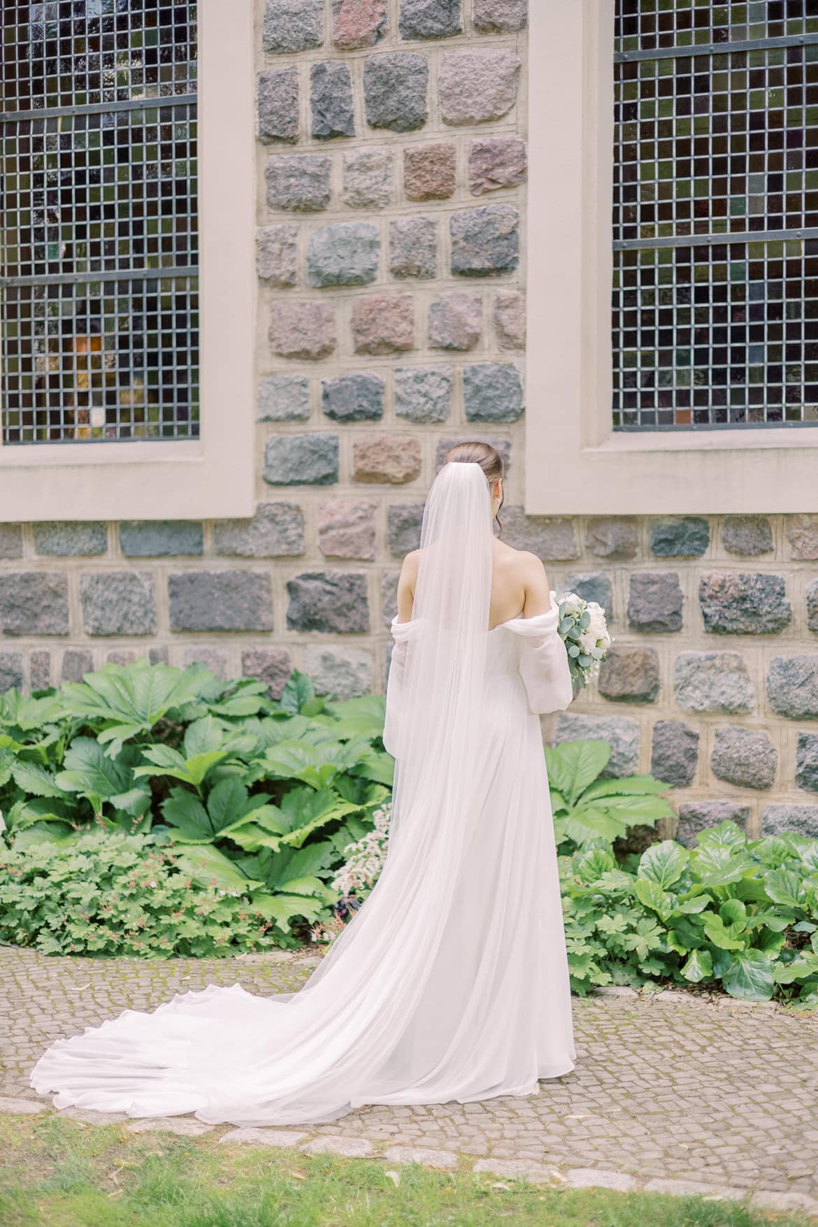 Sommer Hochzeit in der Altstadt Teltow mit romantischem First Look
