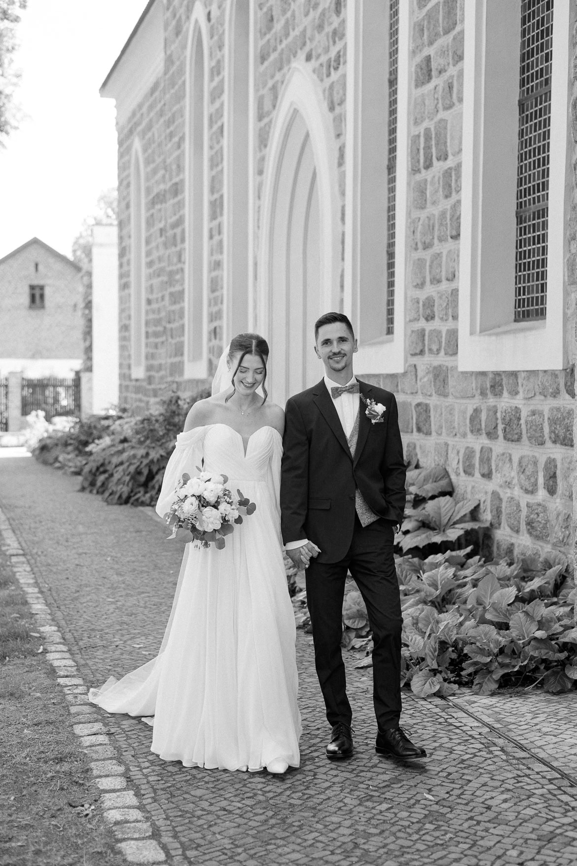 Sommer Hochzeit in der Altstadt Teltow mit romantischem First Look