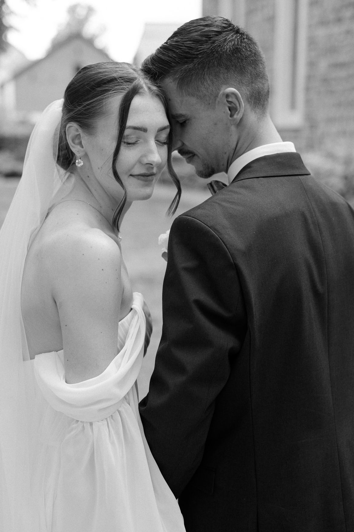 Sommer Hochzeit in der Altstadt Teltow mit romantischem First Look