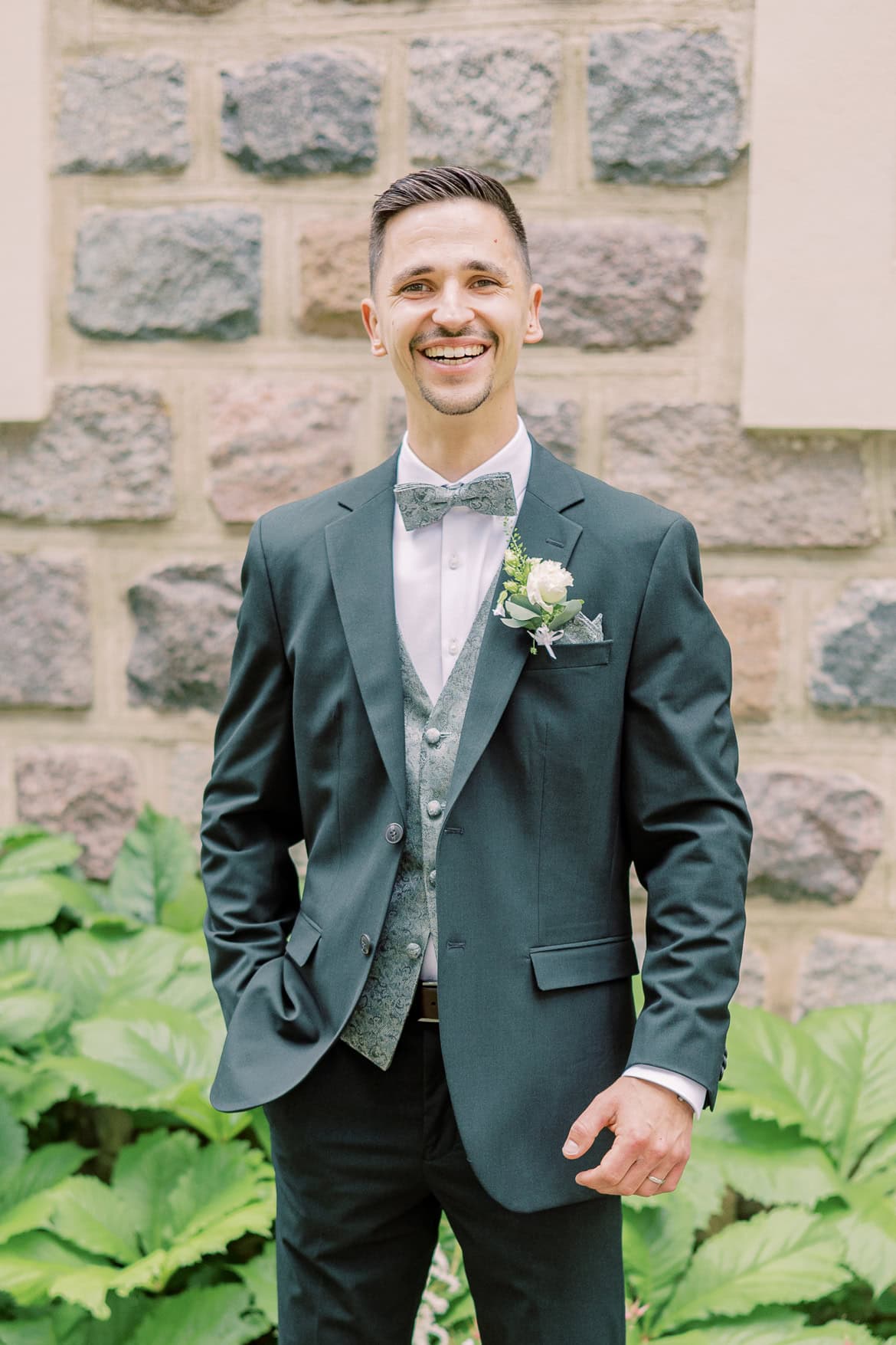 Sommer Hochzeit in der Altstadt Teltow mit romantischem First Look