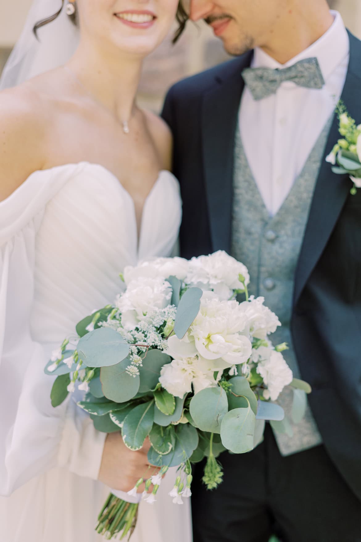 Sommer Hochzeit in der Altstadt Teltow mit romantischem First Look