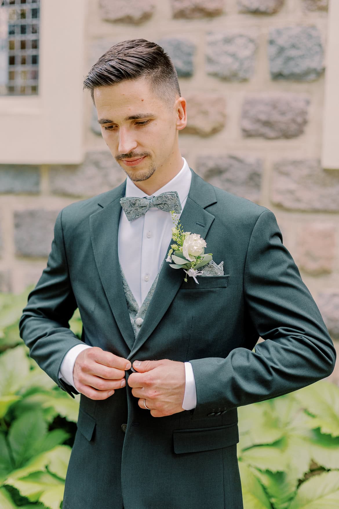 Sommer Hochzeit in der Altstadt Teltow mit romantischem First Look