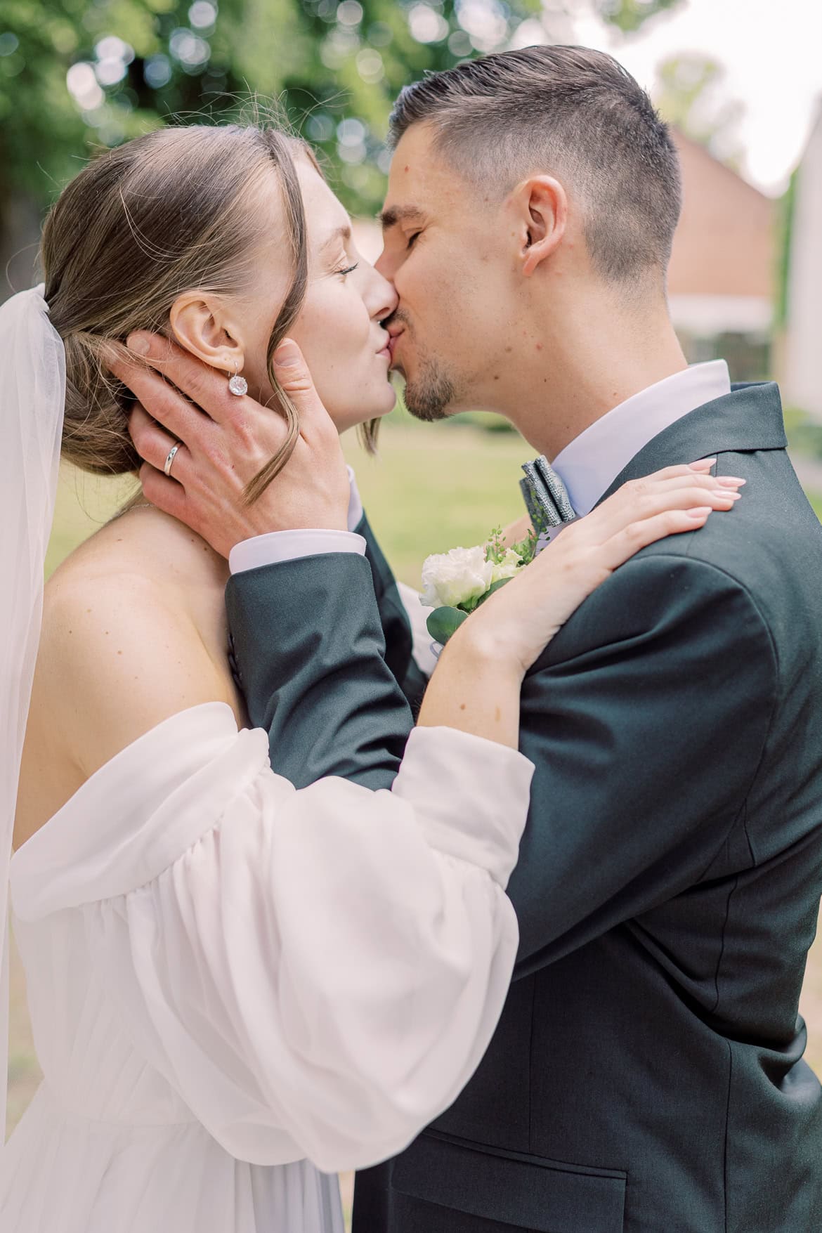 Sommer Hochzeit in der Altstadt Teltow mit romantischem First Look
