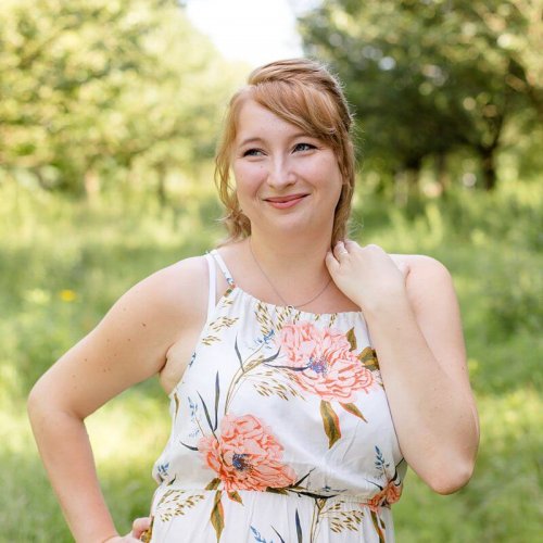 Hochzeitsfotograf Berlin Portrait einer Frau im Park