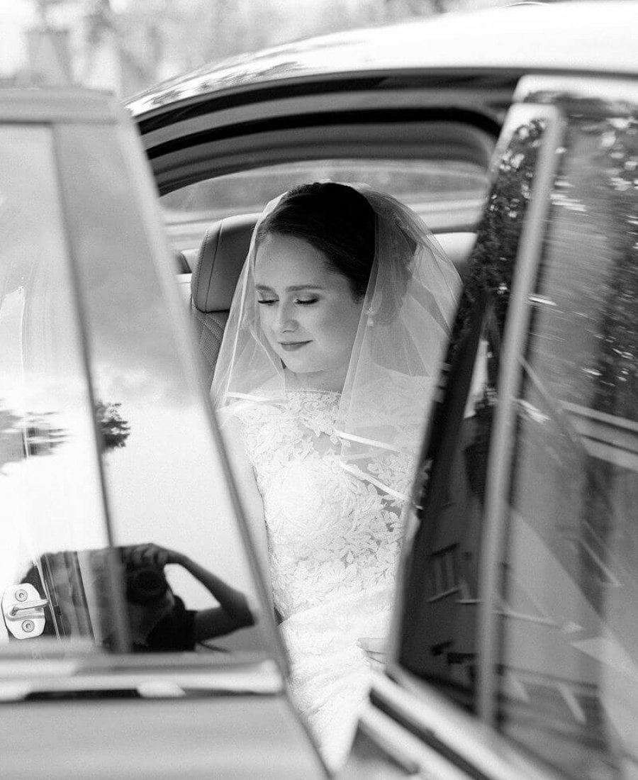 Hochzeitsfotograf Berlin Braut im Auto