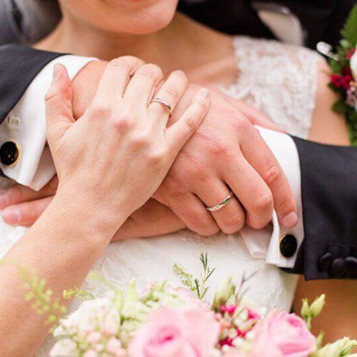Hochzeitsfotograf Berlin Nahaufnahme Hände eines Brautpaares